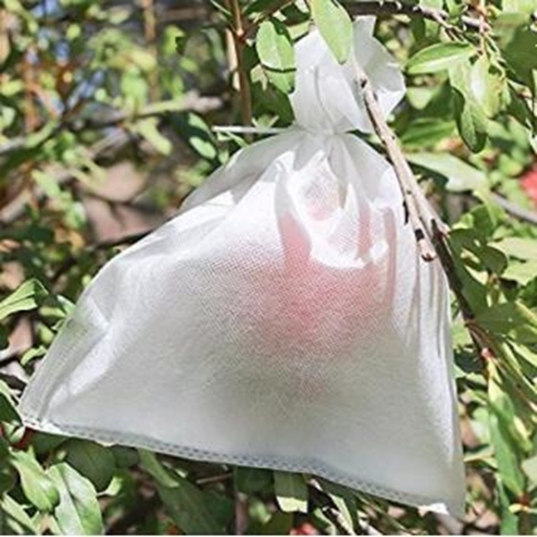 UV treated nonwoven fruit protection bag